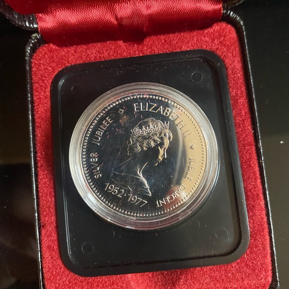 Rare Canadian Jubilee 25th Anniversary Silver edition Canada Dollar Uncirculated - Picture 6 of 6